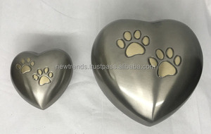 Brass Heart Pet Urn With Paws Engraving Antique Aluminum Cremation Urn <b>for</b> Pet <b>Ashes</b> <b>Keepsake</b> Hot Arrival - Product Image 3