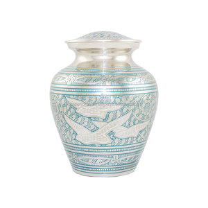 Urna de cremación de latón con diseño de Rosa grabada a mano con base urnas de cremación decorativas para cenizas de mujer - Product Image 3