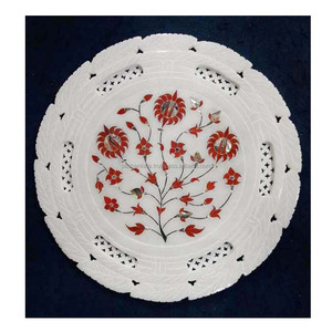 Belle incrustation de marbre blanc faite à la main avec plaque ronde de conception florale sculptée pour la décoration de la maison et le but de cadeau d'affaires - Product Image 1