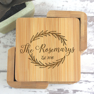 Juego de posavasos de bambú personalizado con nombre de familia y fecha establecida Regalo grabado personalizado para ocasiones especiales - Product Image 1