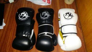 Gants poinçonnés en cuir personnalisés, Muay Thai, gants de boxe en cuir avec Logo personnalisé, pièces - Product Image 3