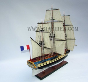 Barco modelo de madera UNICORNE/LA LICORNE de alta calidad, regalo novedoso, barco artesanal a la venta - Product Image 2