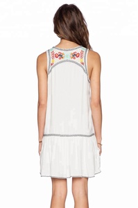 2024 último diseño mujeres hecho a mano Multicolor bordado cuello barco sin mangas diario casa desgaste muslo longitud Casual Top - Product Image 4