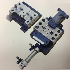 Máquina de Inyección para la Fabricación de Dientes de Cremallera de Plástico - Product Image 2