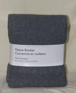 Couvertures économiques en molleton de polyester 100% à motifs solides et floraux pour la célébration du Nouvel An - Product Image 2