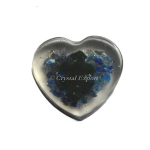 Gema de ágata tallada con diseño de pájaros enamorados sobre corazón de orgón - Product Image 1
