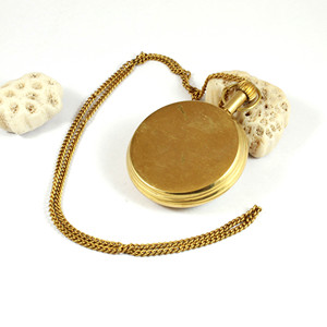 Montre de poche nautique en laiton avec chaîne dans le sac PW828 - Product Image 2