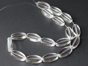 Collier en pierre de perles ovales en cristal clair naturel avec breloque pour la fabrication de bijoux en gros pour femmes - Product Image 4