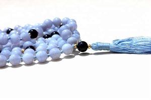 Collier Mala long en agate bleue de 8 mm à facettes, perles de qualité supérieure, avec tourmaline noire, fait à la main, bijoux en pierres précieuses unisexe pour le bouddhisme - Product Image 2