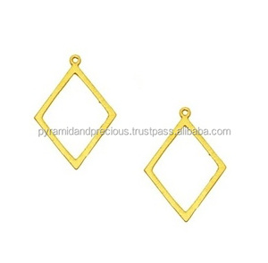 Pendentif en métal plaqué or brossé en forme de losange de 50x40 mm, boucles d'oreilles pour enfants compatibles avec les fêtes, Nanplanetsilver - Product Image 1