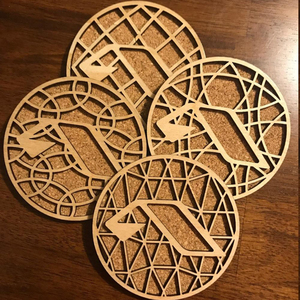 Ensemble de 4 sous-verres en bois avec base en liège durable au design géométrique Idéal pour les boissons et la décoration intérieure - Product Image 1