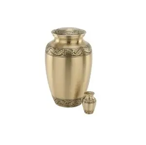 Urne funéraire en laiton de style européen Lord LV1102, confectionnée à la main, design personnalisé, pour adulte, fabriquée dans l'Uttar Pradesh, Inde - Product Image 1