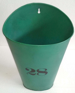 Maceta de pared de maceta de decoración de hogar y jardín de metal con recubrimiento en polvo - Product Image 1