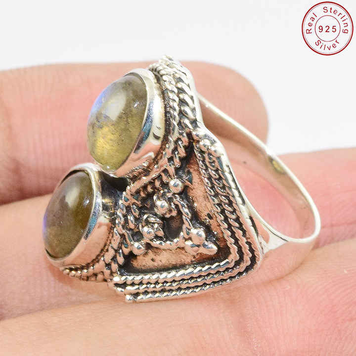 Stunning Fine Labradorite Gemstone 925 Sterling Silver Elegant Design and Classic Looking  Ring