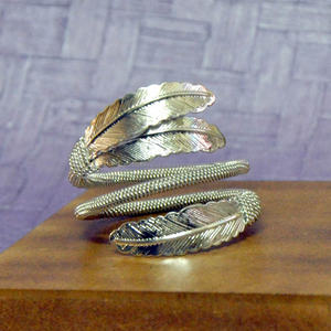 Rond de serviette en laiton fait main avec décor de table design feuille d'or pour fêtes, mariages et événements, style exotique, en vrac disponible - Product Image 4