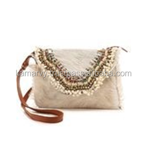 Bolso de Mano Exclusivo Estilo Banjara Tradicional para Mujer, de Piel de Cabra, con Correa de Cadena, Forma de Bolera, Capacidad de 1L, KAMARVY - Product Image 1