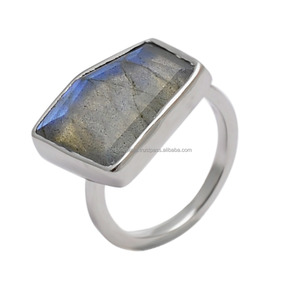 Silver Plated Handmade 925 Sterling Silver Classic Fancy Cut <b>Labradorite</b> Gemstone <b>Ring</b> with Bezel Setting for Party Occasions - Product Image 1