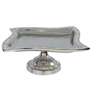 Plato Redondo de Aluminio con Diseño de Nácar Martillado, También Sirve como Soporte para Tartas - Product Image 3
