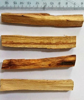 PALO SANTO PERUANO / BURSERA GRAVEOLENS / VARAS GRUESAS DE MADERA / 100% ORGÁNICO / COSECHADO DE MANEJA SOSTENIBLE / NATURAL / PERÚ