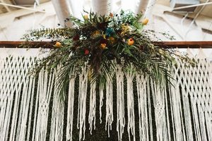 Luxe artisanal grand macramé suspendu toile de fond de mariage - Product Image 6