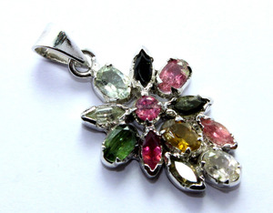 Pendentif en pierre taillée en tourmaline naturelle en argent sterling 925 Bijoux religieux chrétiens avec réglage de lunette pour les mariages - Product Image 1