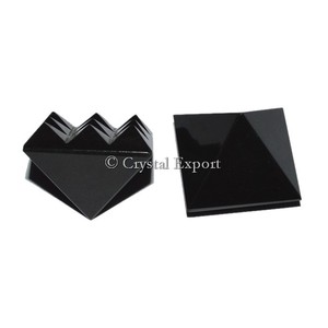Pyramides d'agate noire lémurienne - Product Image 1