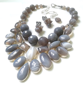 Collier en pierre précieuse d'agate, bijou de marque, cloutée en argent, mode russe - Product Image 1