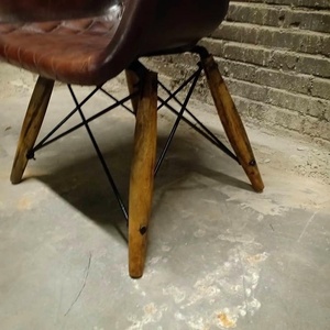 Silla de comedor de madera y hierro de cuero genuino Silla moderna para restaurante Bar Home con asiento de cuero genuino - Product Image 5