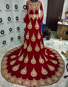 Caftán marroquí tradicional de trabajo pesado hecho a mano en terciopelo para bodas para mujeres - Product Image 1