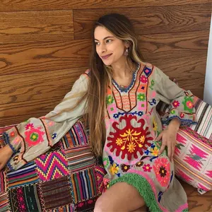 Precio bajo, venta al por mayor, vestido túnica mexicana de Barcelona de manga larga de encaje con parte inferior bordada Bohemia