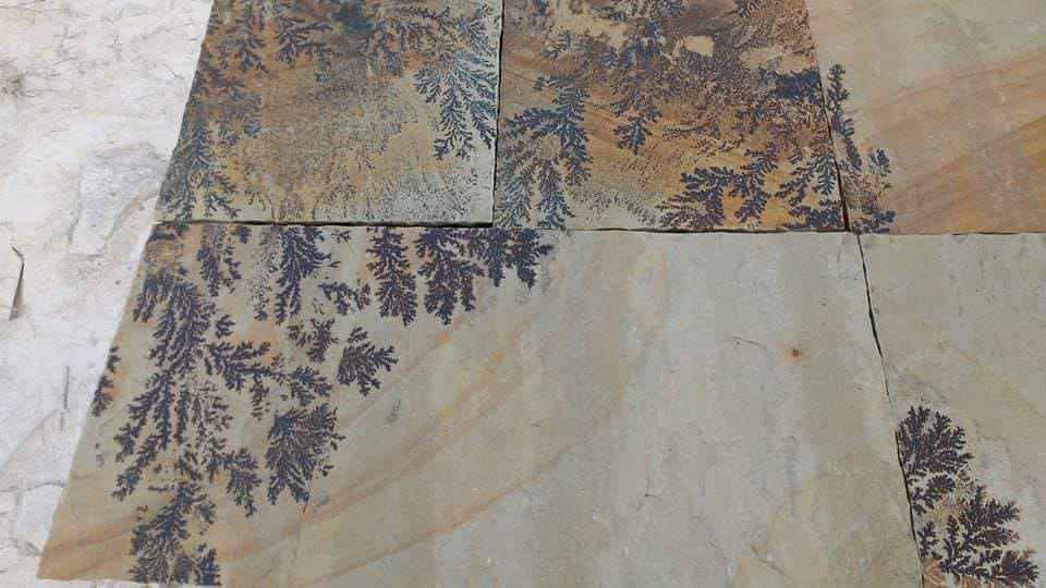 สีเหลือง