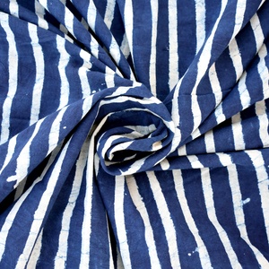 Tela de Algodón Azul Índigo con Estampado de Bloques Indio para Textiles del Hogar, Hecha a Mano, Orgánica, Ecológica, para Confección de Vestidos y Bolsos - Product Image 2
