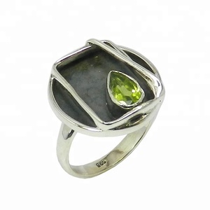 Anillo de piedras preciosas de peridoto natural, joyería de plata de ley 925 sólida, joyería de plata de moda cara, anillos Eternity Vermeil - Product Image 1