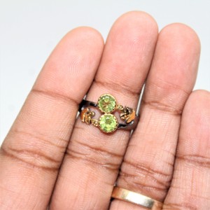 Bague en argent sterling 925 à faible quantité minimale de commande avec deux pierres au motif de feuilles florales plaqué or 18 carats réglage de lunette de style vintage pour les fêtes - Product Image 6