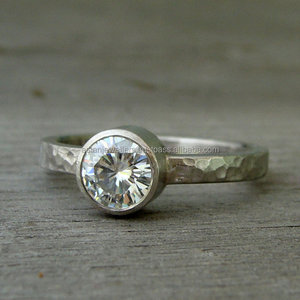 Anillo delicado de Plata de Ley 925 con piedras preciosas de circonita cúbica para regalo de compromiso de boda, fiesta o aniversario - Product Image 1