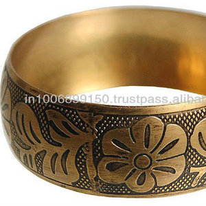 Vente en gros de bracelets en laiton avec chiffres en forme de fleur en acier inoxydable de style bohème vintage, perles et diamants - Product Image 2