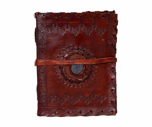 Cuaderno A5 de cuero genuino con diseño en relieve hecho a mano personalizado con tachuelas de piedra, cuaderno marrón con correa en blanco, diario envolvente - Product Image 1