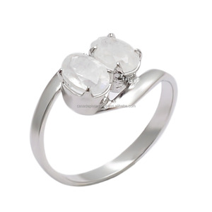 White Rainbow Moonstone Gemstone 925 Sterling Silver Designer Ring Jewelry Anillo de moda para regalo de boda para unisex. - Product Image 1