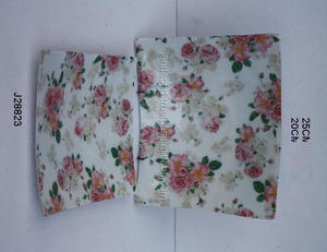 Tazón de servicio de aluminio fundido cuadrado pintado con esmalte blanco Placas de metal con estampado floral en varias formas disponibles - Product Image 2