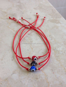 Pulsera de Hilo Rojo con 3 Ojos de Kabbalah y Cuentas Doradas, Amuleto de Buena Suerte y Protección, Hecho a Mano, para el Bienestar - Product Image 1