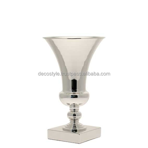 Grande Urne à Fleurs en Métal Argenté - Product Image 3