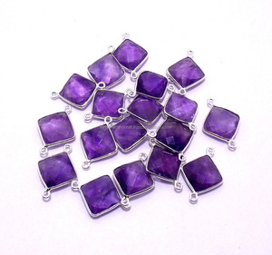 Pierre précieuse d'améthyste naturelle avec connecteur de lunette à facettes à double caution de forme carrée pour la fabrication de bijoux plaqués or - Product Image 2
