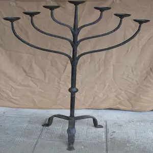 Candelabro de hierro antiguo con forma de Menorah, soporte de vela de lujo único, estándar - Product Image 1