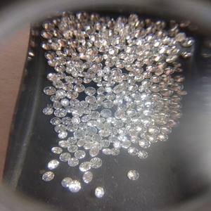 เพชรที่ยอดเยี่ยมตัดกลมขนาดเล็ก0.8-1.0มม. HPHT CVD เพชรที่ปลูกในห้องปฏิบัติการสำหรับการทำเครื่องประดับ - Product Image 1