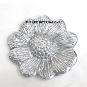 Aluminum Metal Flower Shape Silver Plated <b>Paper</b> Weight Luxury Used Home <b>Office</b> Table Top Decoration <b>Paper</b> Weight - Product Image 1