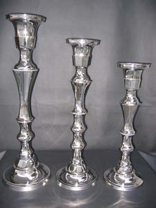 Juego de 3 candelabros de metal hechos a mano de aluminio plateado de calidad superior, candelabros elegantes para decoraciones navideñas de boda - Product Image 3