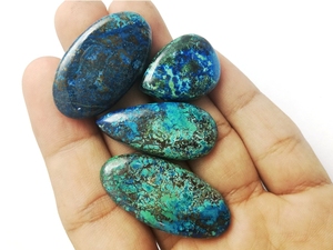 Chrysocolla อัญมณีทรงหลังเบี้ยขนาดคละแบบ - Product Image 2