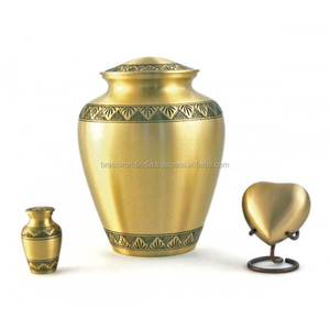 Juego de 4 Urnas Funerarias de Latón Macizo Estilo Americano para Cenizas - Product Image 3