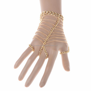 Nueva Pulsera de Alta Calidad con Dijes y Borlas, Bañada en Oro, Cadena de Eslavera, Anillo de Dedo y Arnés de Mano - Product Image 1