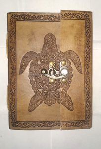 Cuaderno personalizado con cubierta de cuero de tortuga, proveedor al por mayor, diario de cuero de tortuga de tapa dura de alta calidad con cierre, diario de cuero - Product Image 2